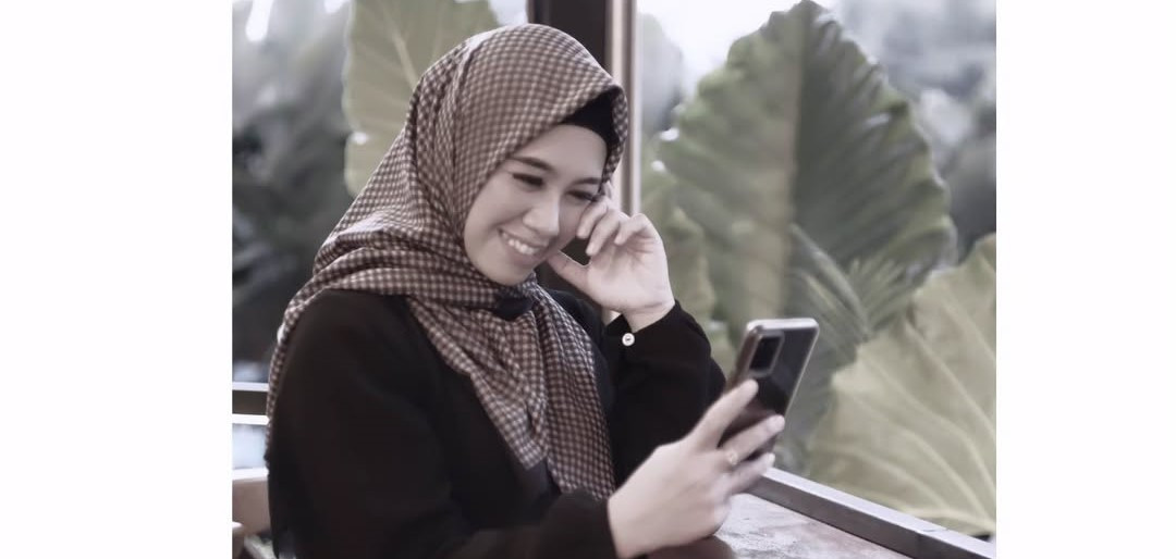 Dena Ibrahim: Wanita Tangguh yang Membangun Bisnis Online Sukses