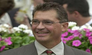 Miliarder dari Keluarga Miskin: Kisah Kenny Troutt